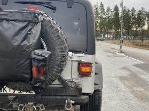 Viser bilde av ryggsekk på jeep