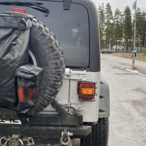 Viser bilde av ryggsekk på jeep
